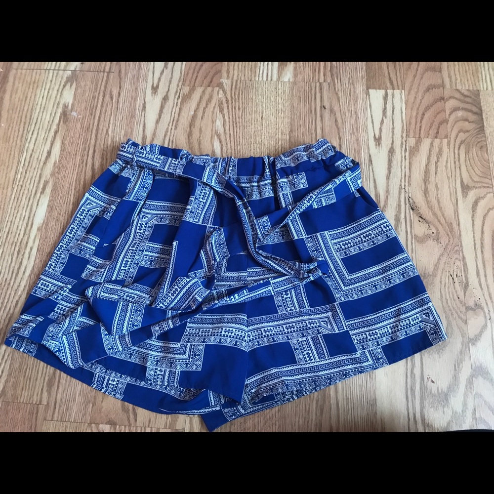 Tie up print shorts